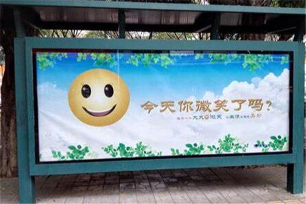 公交站广告?#39057;?#24433;响力非同凡响